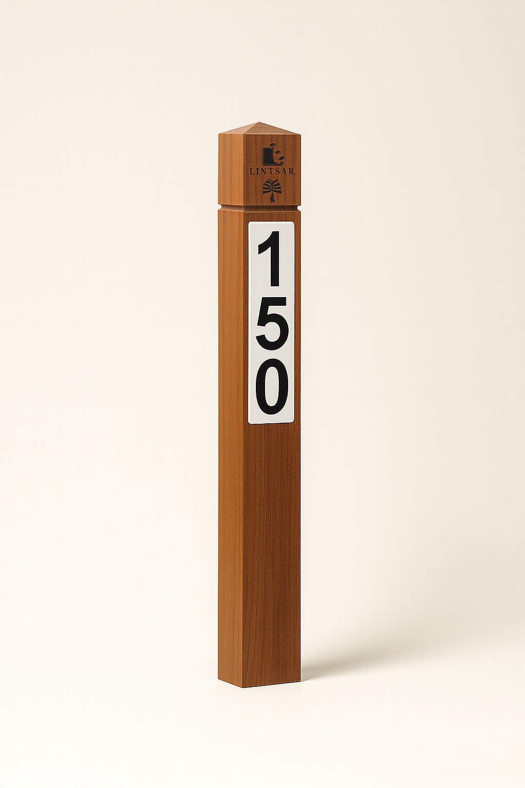 Fairway Yardage Post With Logo