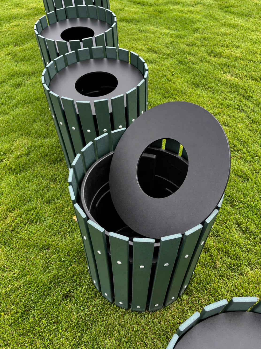 Par Aide 20 gallon trash container with lid lifted showing the removable plastic liner